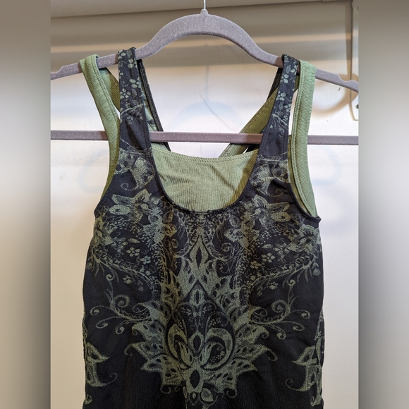 Athleta Layered Sports Bra and Athletic Tank Top Women's Small - Picture 2 of 4